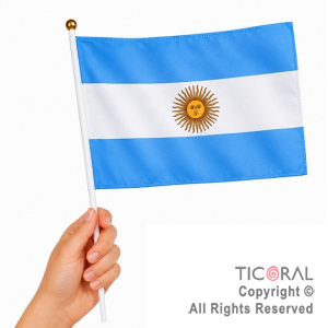 BANDERA TELA ARGENTINA 20 X 28 CM CON MASTIL (30111) (PACK X 12 UNIDADES)