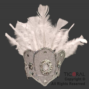 CORONA VINCHA TOCADO TRES CORAZONES CON PLUMA BLANCA x 1