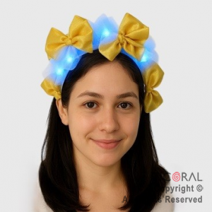 VINCHA CON 7 FLORCITAS TELA LUMINOSA BLANCO Y DORADO x 1