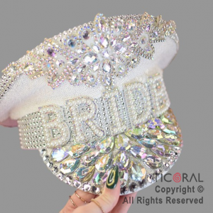 SOMBRERO CAPITAN PREMIUM BRIDE CON GEMAS IRIS BLANCO x 1